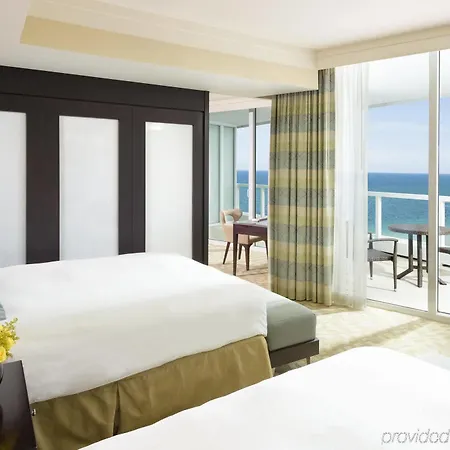 Fontainebleau Miami Beach Exterior foto A guest room at the JW Marriott Beach Resort